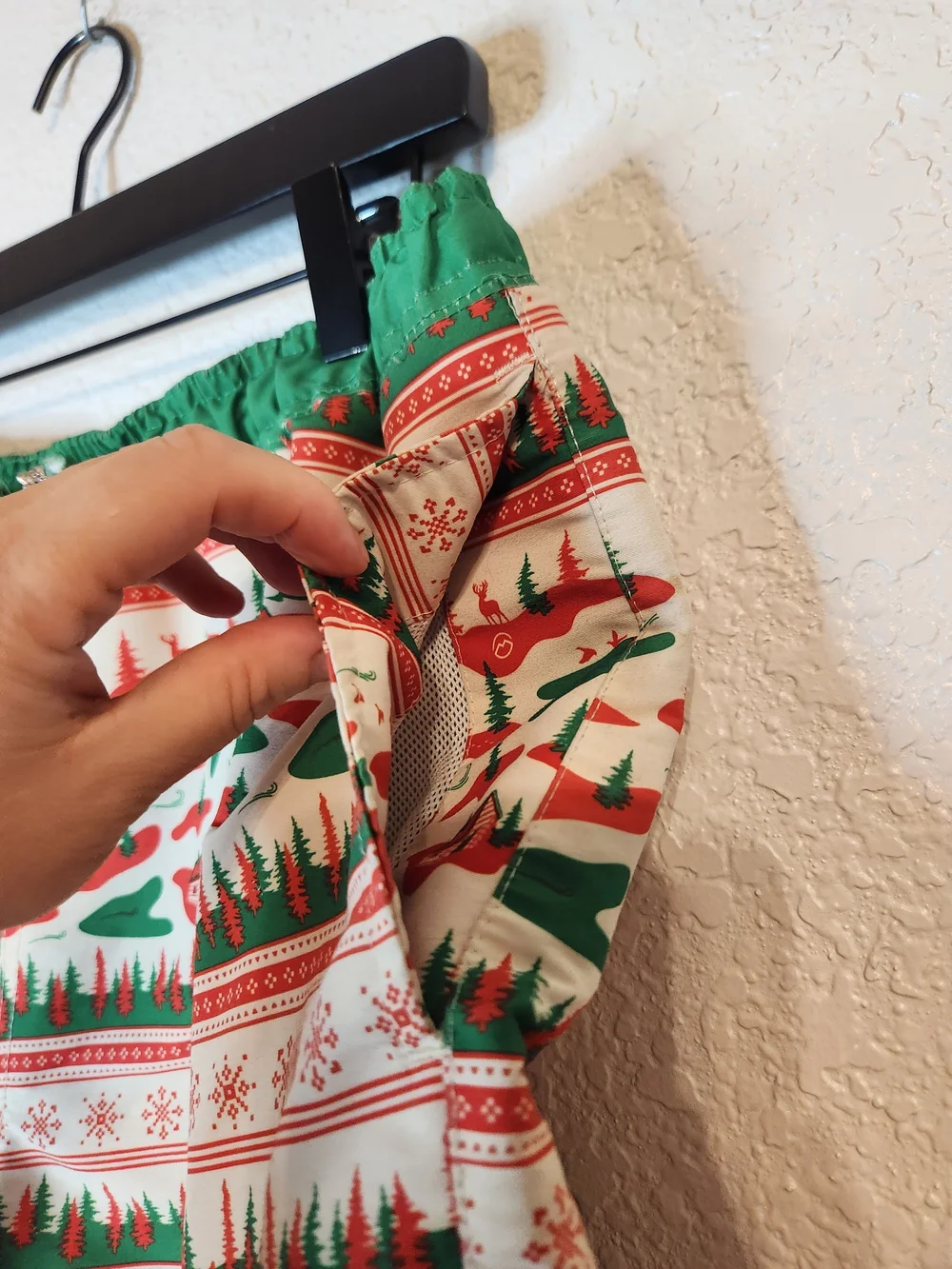 Magellan Fish Gear Men’s L Water Repellent Holiday Shorts Christmas Jeep